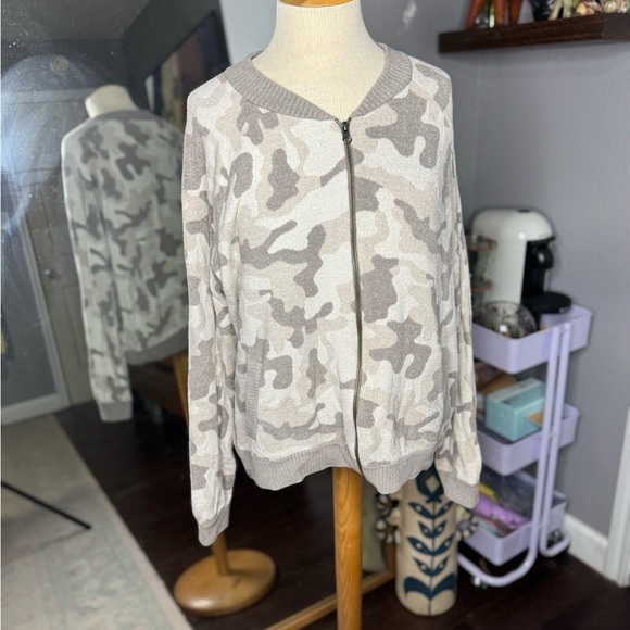 Barefoot dreams Gray and Cream Patterned Cardigan - Picture 1 of 5